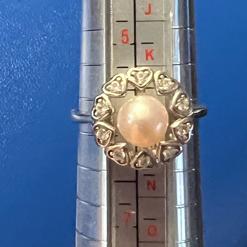 Vantel Pearls Silver Ring with Cream Pearl and Heart Halo